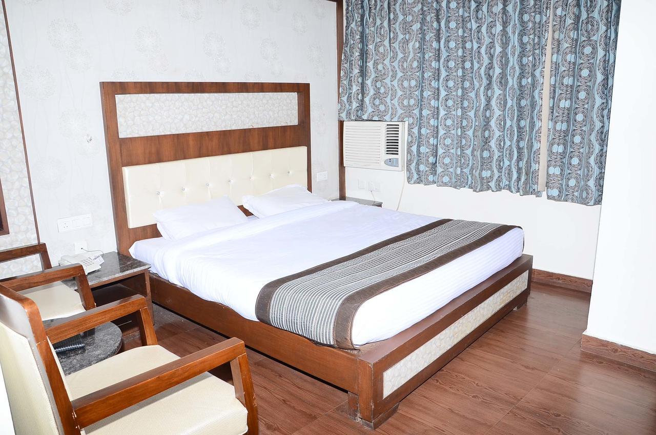 Hotel Opulence Pathankot Luaran gambar