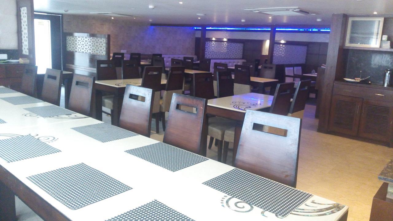 Hotel Opulence Pathankot Luaran gambar