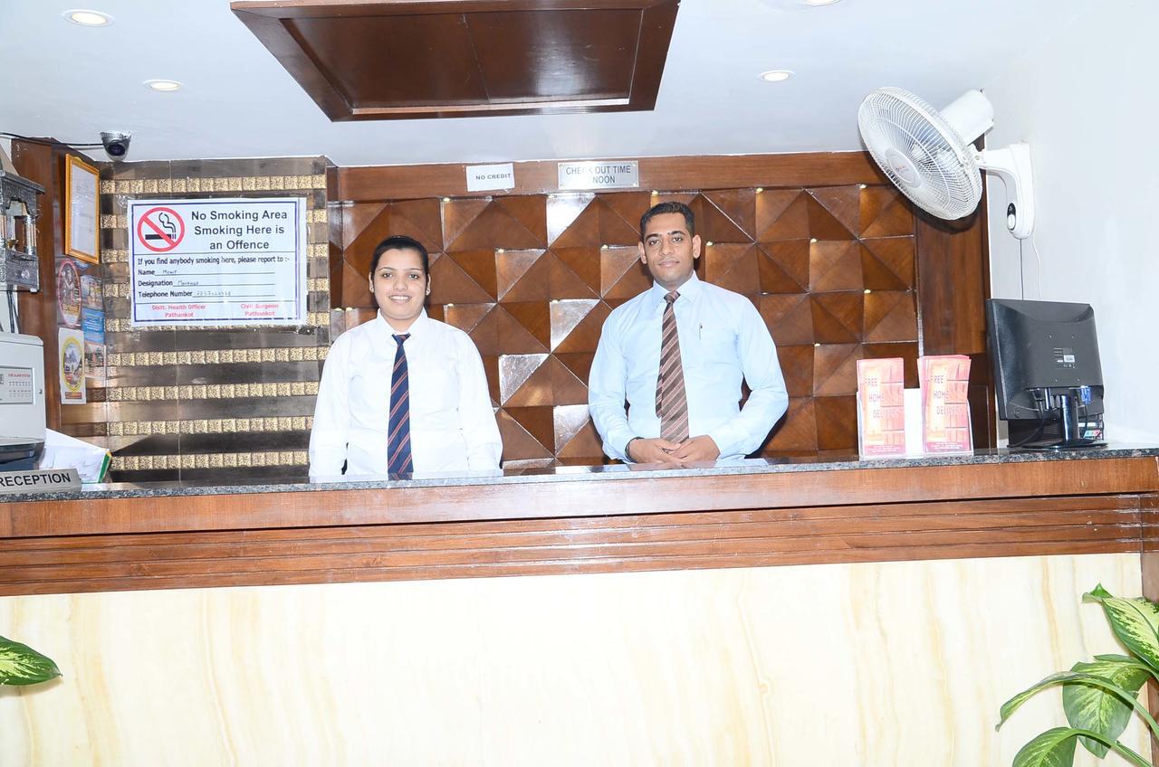 Hotel Opulence Pathankot Luaran gambar
