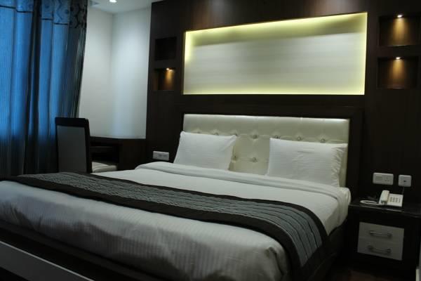 Hotel Opulence Pathankot Luaran gambar